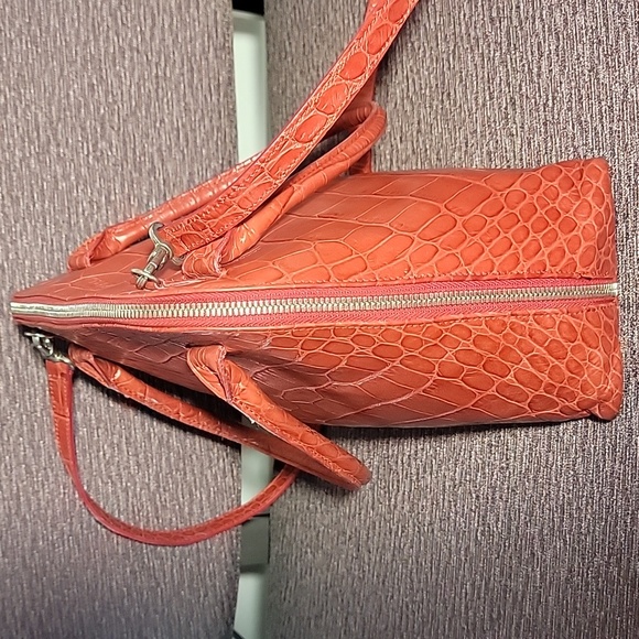 Elegant Red FURLA Crocodile-Embossed Handbag/Crossbody - Picture 3 of 16